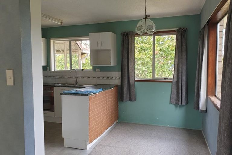 Photo of property in 5 St Catherine Crescent, West Harbour, Auckland, 0618