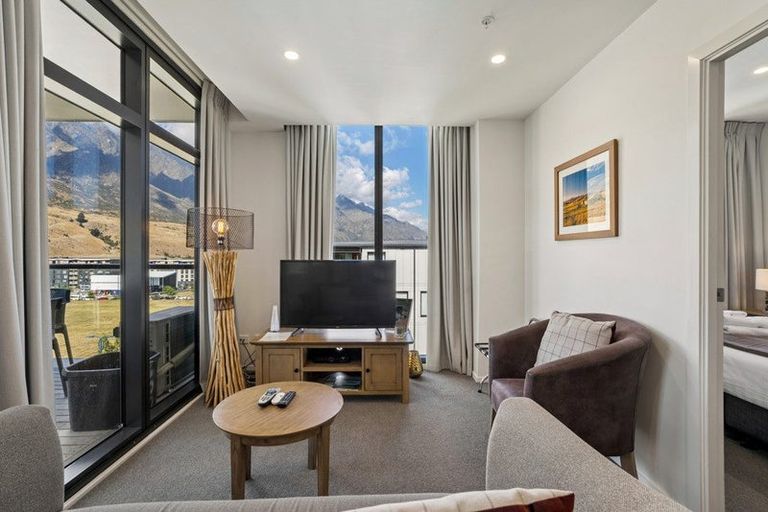 Photo of property in Wyndham Gardens Apartments, 30 Red Oaks Drive, Frankton, Queenstown, 9300