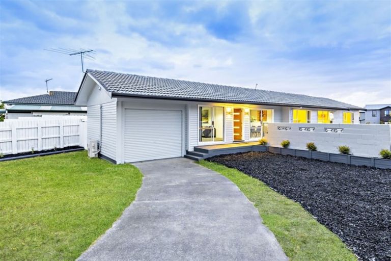 Photo of property in 21 Leaver Place, Weymouth, Auckland, 2103