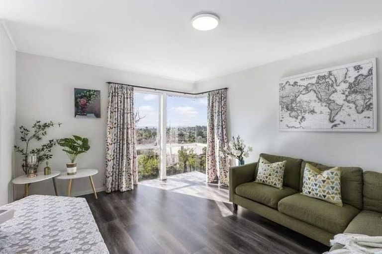 Photo of property in 22 Cairnbrae Court, Northcross, Auckland, 0632