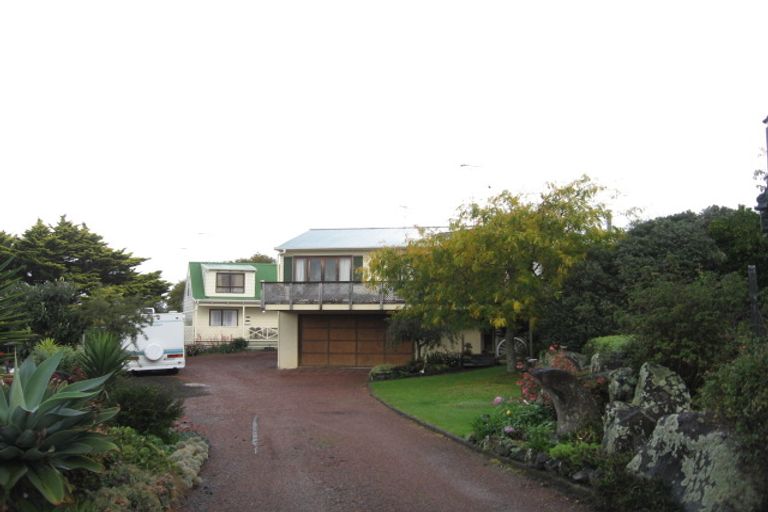 Photo of property in 76 Marine Parade, Mellons Bay, Auckland, 2014