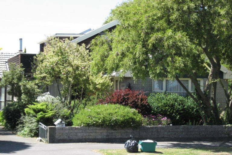 Photo of property in 128 Avonhead Road, Avonhead, Christchurch, 8042