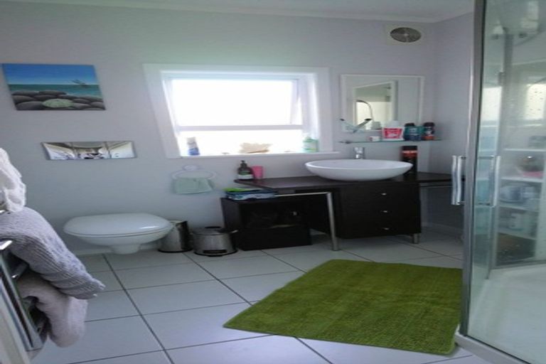 Photo of property in 2/80 Seaview Road, Castor Bay, Auckland, 0620