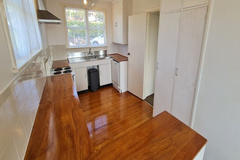 Photo of property in 44 Exmouth Road, Northcote, Auckland, 0627