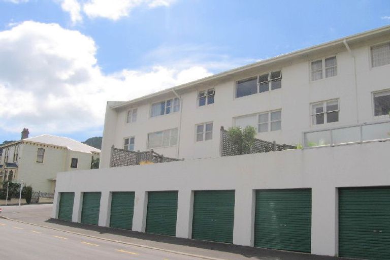 Photo of property in Earnslaw Flats, 91 Austin Street, Mount Victoria, Wellington, 6011