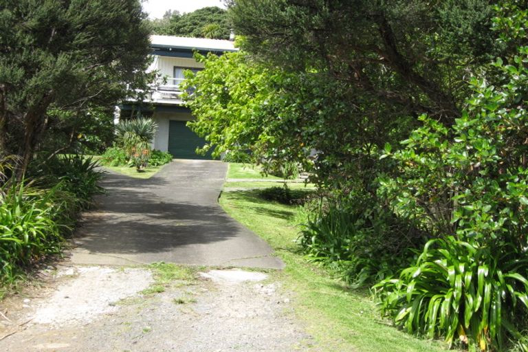 Photo of property in 6 Rayner Road, Piha, New Lynn, 0772