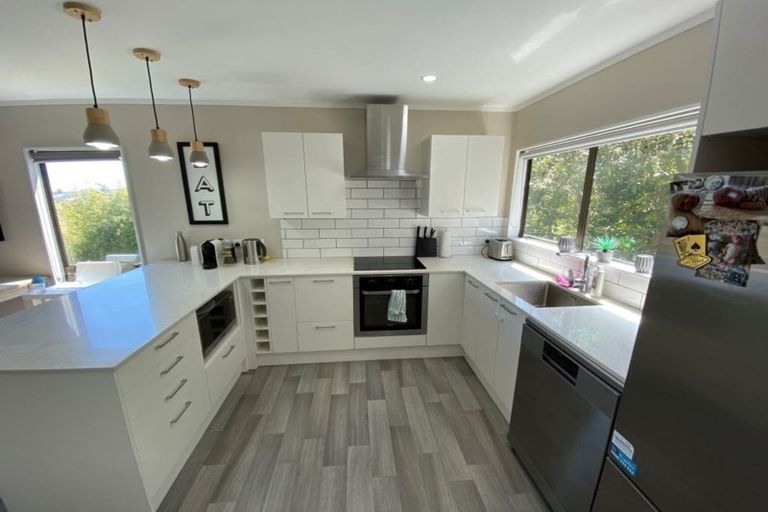 Photo of property in 1/82 Stott Avenue, Birkdale, Auckland, 0626