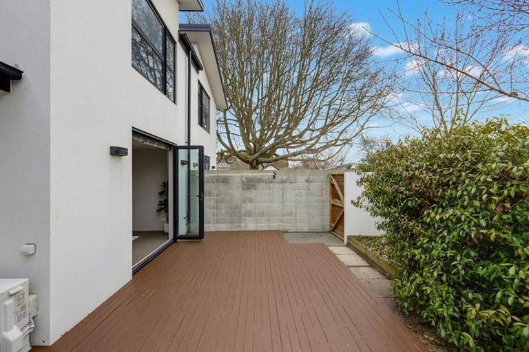 Photo of property in 3b The Oval, Hillmorton, Christchurch, 8024