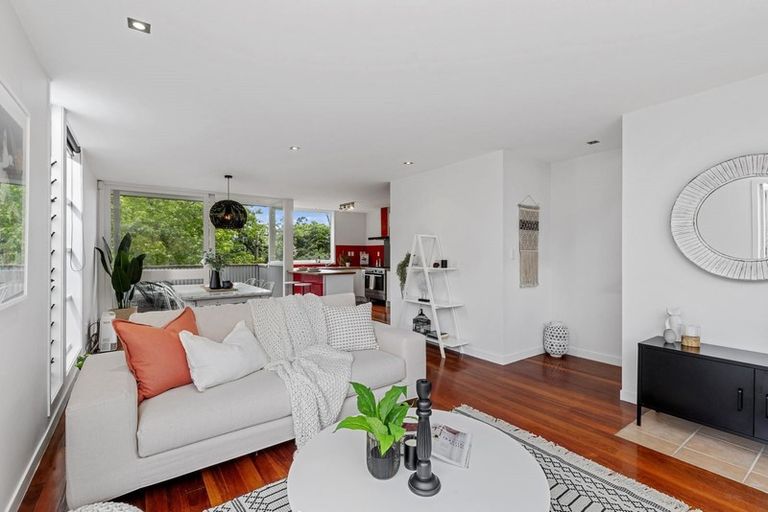 Photo of property in 2/22 Rangatira Road, Birkenhead, Auckland, 0626