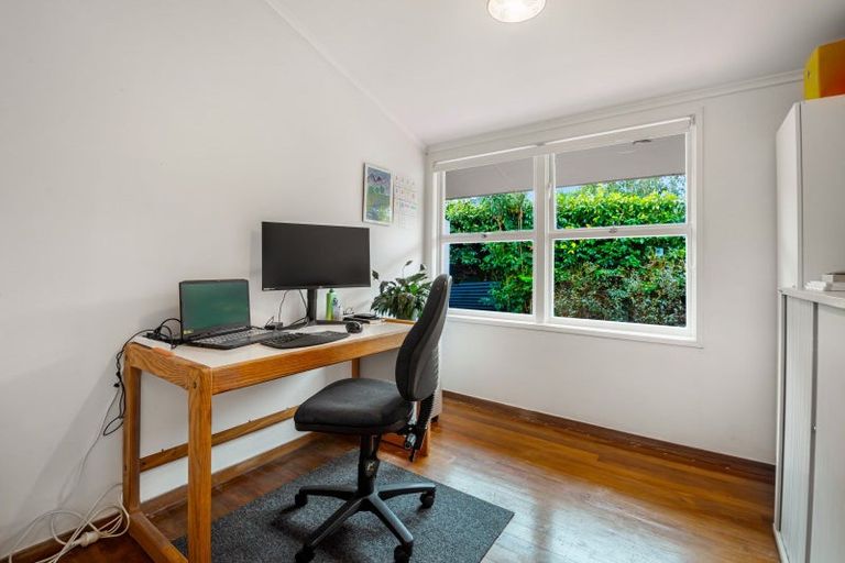 Photo of property in 3/50 Old Lake Road, Narrow Neck, Auckland, 0624