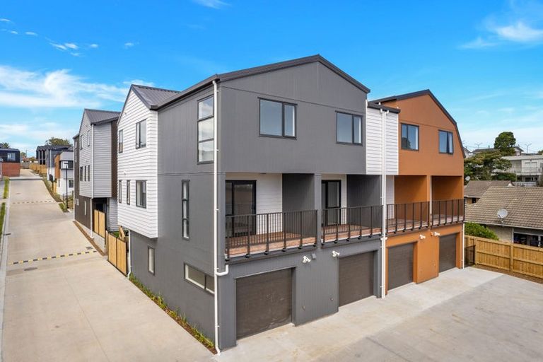 Photo of property in 14 Raupeti Lane, Henderson, Auckland, 0612