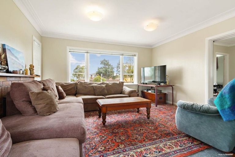 Photo of property in 99 Golf Road, New Lynn, Auckland, 0600