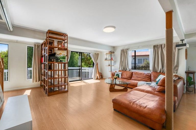 Photo of property in 14 Mallard Place, Unsworth Heights, Auckland, 0632