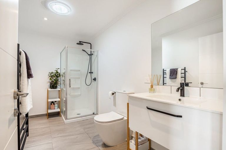 Photo of property in 32 Marine Parade, Hobsonville, Auckland, 0616