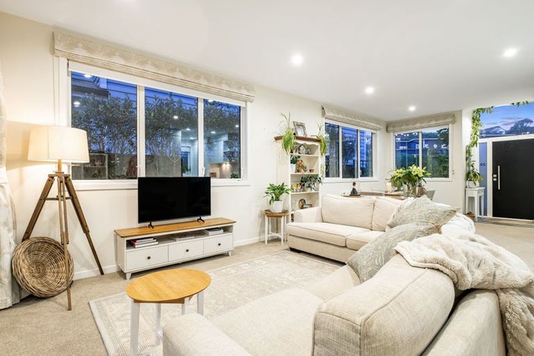 Photo of property in 20 Glide Lane, Whitby, Porirua, 5024