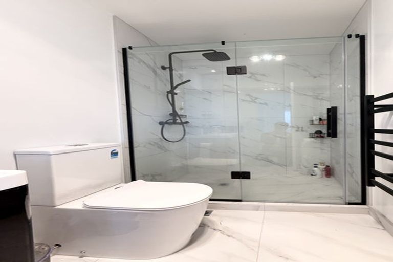 Photo of property in 30b Tudor Road, Henderson, Auckland, 0610