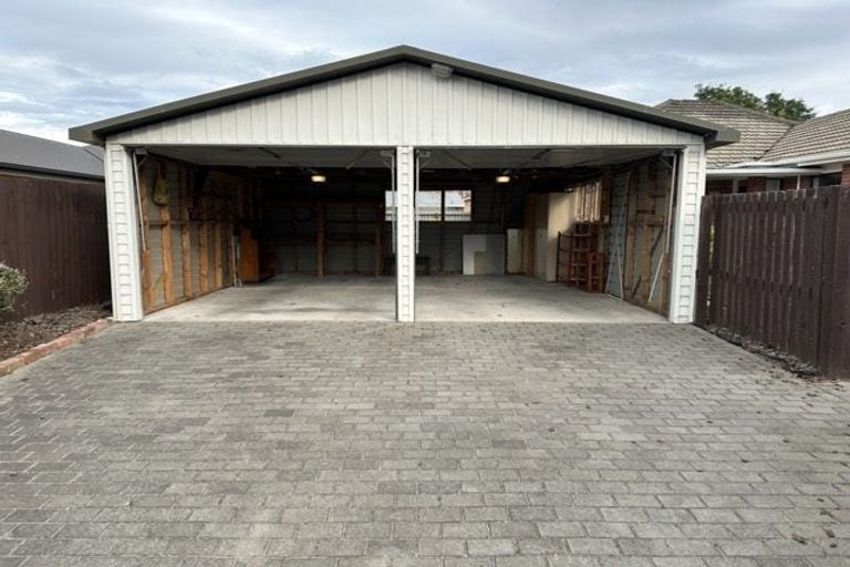 Photo of property in 32 Avonhead Road, Avonhead, Christchurch, 8042