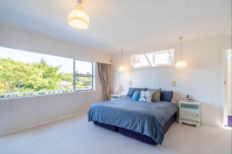 Photo of property in 10 Rewarewa Crescent, Waikanae, 5036