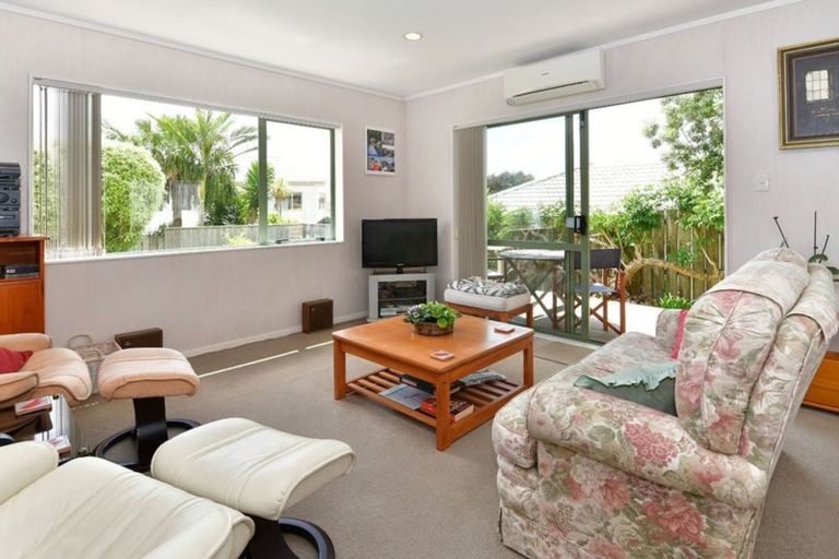 Photo of property in 4b Greta Place, Stanmore Bay, Whangaparaoa, 0932