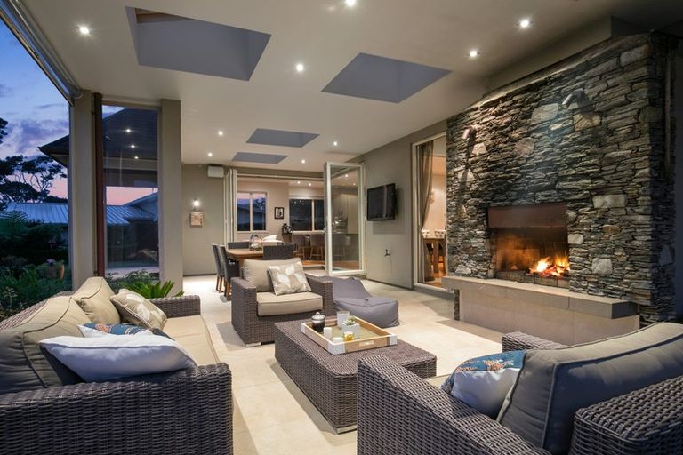 Photo of property in 12 Thomas Hunter Lane, Greenhithe, Auckland, 0632