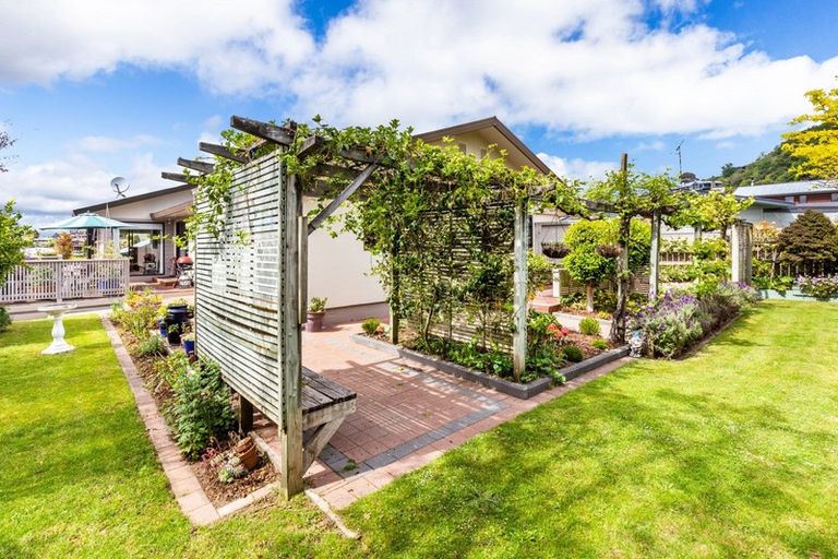 Photo of property in 4 Shera Street, Acacia Bay, Taupo, 3330