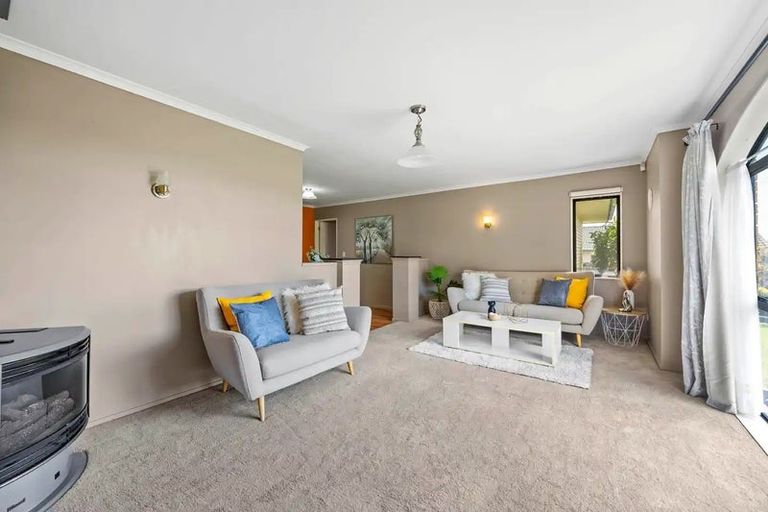 Photo of property in 19 Reybert Place, Massey, Auckland, 0614