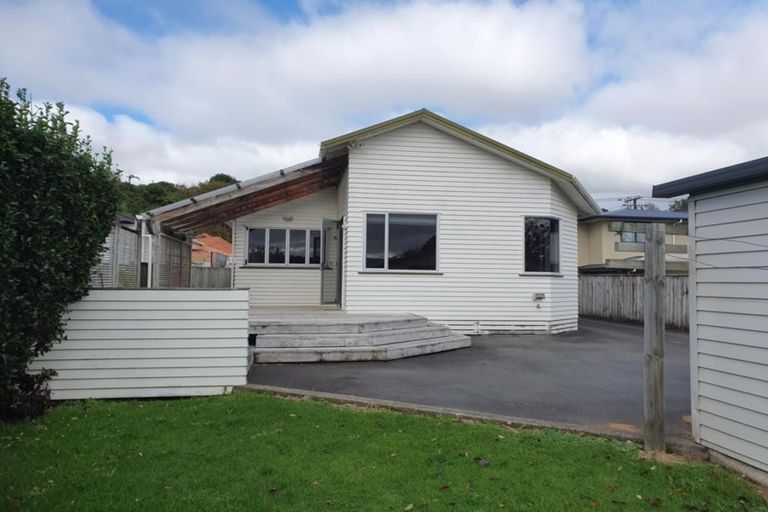 Photo of property in 98 Fulford Street, New Plymouth, 4310