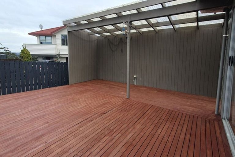 Photo of property in 27 Pahi Place, West Harbour, Auckland, 0618