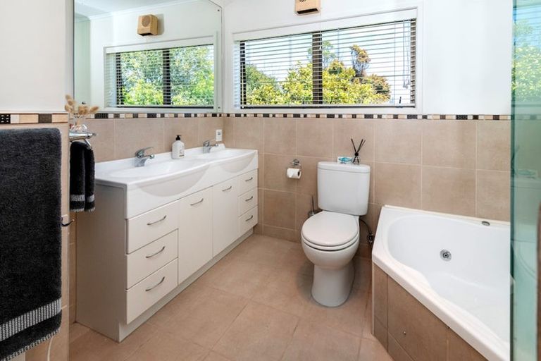 Photo of property in 7 Evelyn Road, Cockle Bay, Auckland, 2014