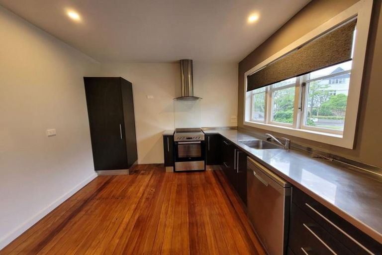 Photo of property in 34 Barrett Street, Westown, New Plymouth, 4310