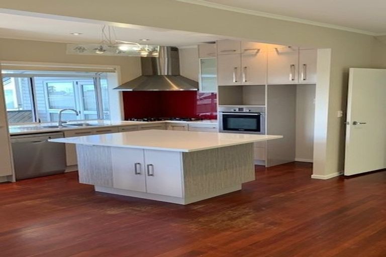 Photo of property in 386 Lake Road, Takapuna, Auckland, 0622