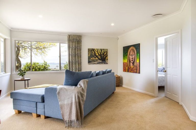 Photo of property in 2247 South Head Road, South Head, Helensville, 0874