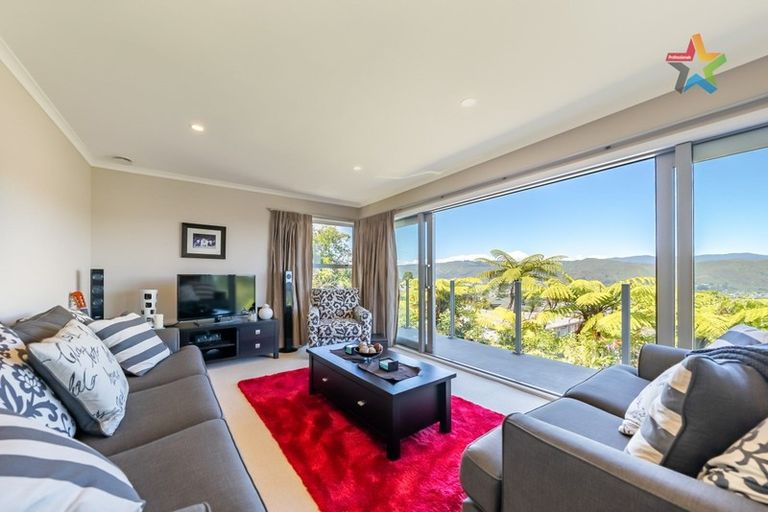 Photo of property in 121 Tirohanga Road, Tirohanga, Lower Hutt, 5010