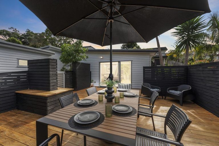 Photo of property in 21 King Richard Place, Browns Bay, Auckland, 0630