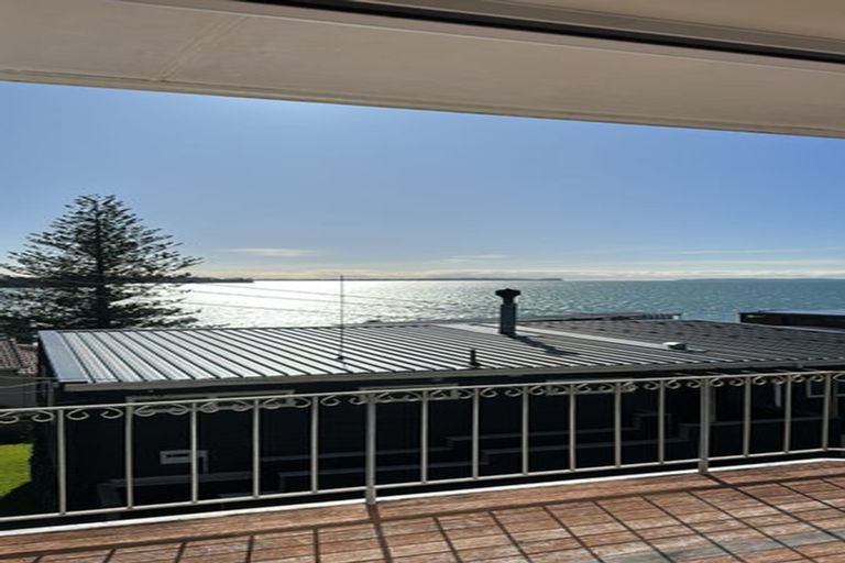 Photo of property in 1/45 Rothesay Bay Road, Rothesay Bay, Auckland, 0630
