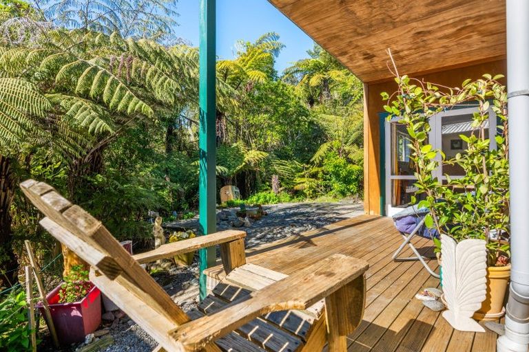 Photo of property in 826 Queen Charlotte Drive, Havelock, Picton, 7281