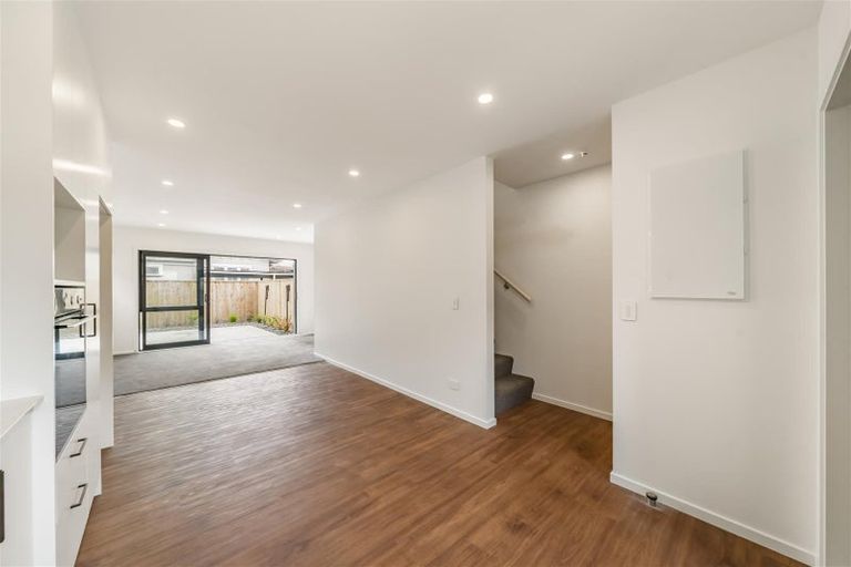 Photo of property in 3/104 Martin Street, Wallaceville, Upper Hutt, 5018