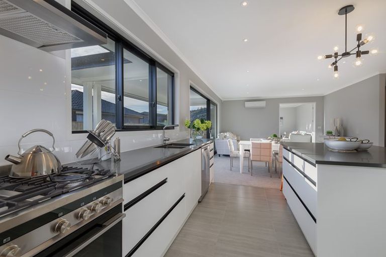 Photo of property in 22 Korako Drive, Kumeu, 0810