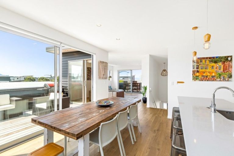 Photo of property in 10 Te Mauri Place, Omaha, 0986