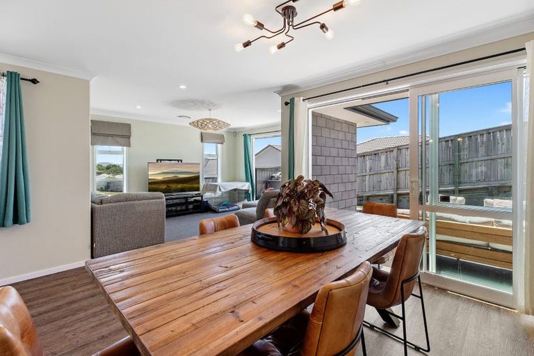 Photo of property in 84 Bert Wall Drive, Omokoroa, 3114