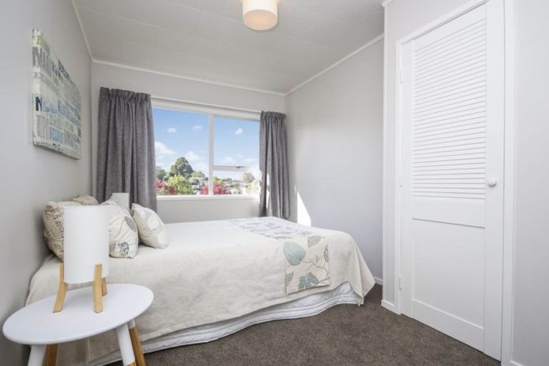 Photo of property in 8 Elizabeth Drive, West Harbour, Auckland, 0618