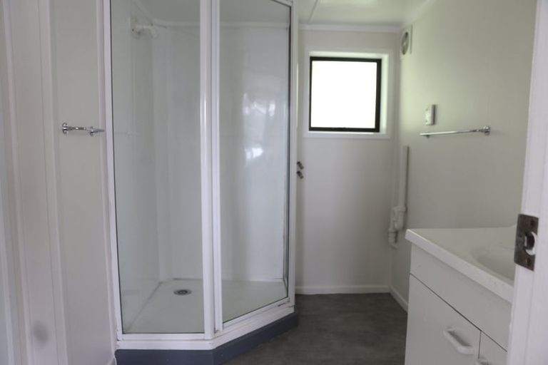 Photo of property in 1/15 Tavern Road, Silverdale, 0932