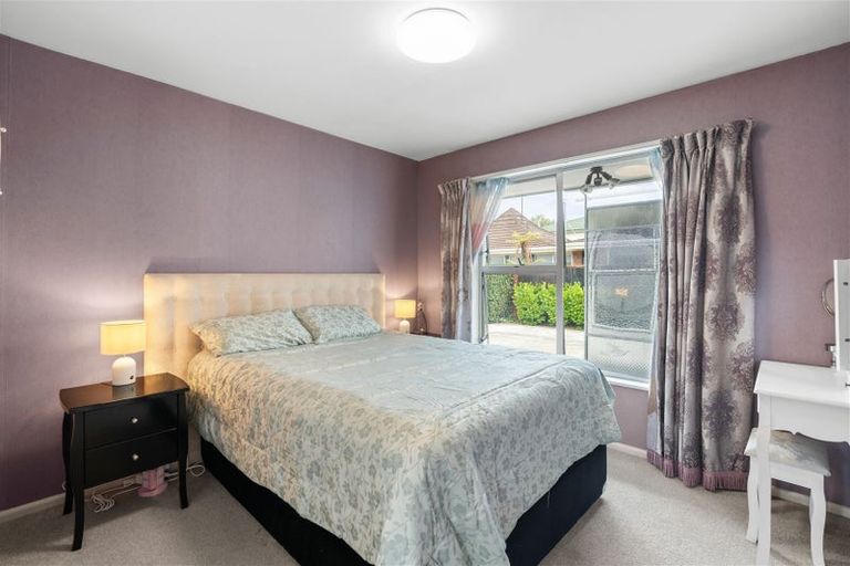 Photo of property in 39 Ambleside Drive, Burnside, Christchurch, 8053