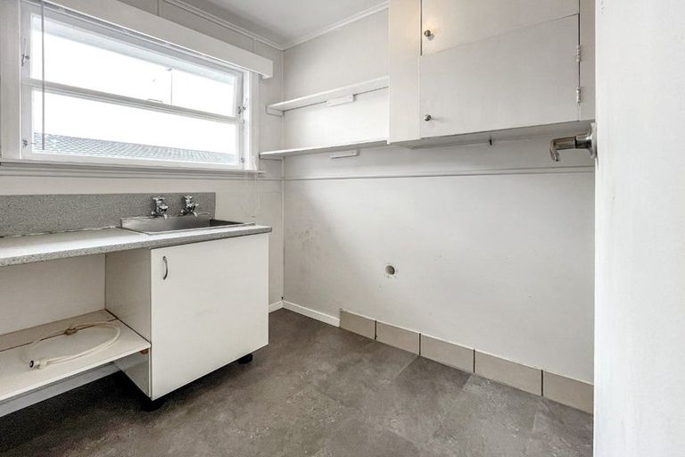 Photo of property in 8 Woburn Place, Takaro, Palmerston North, 4412