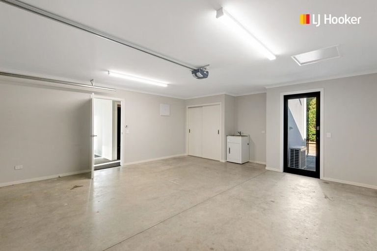 Photo of property in 7a Athol Place, Ravensbourne, Dunedin, 9022