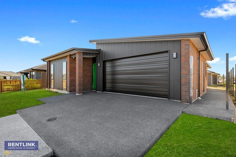 Photo of property in 88 Tabraham Crescent, Pyes Pa, Tauranga, 3112
