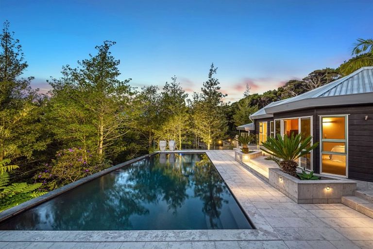 Photo of property in 138-140 Onetaunga Road, Chatswood, Auckland, 0626