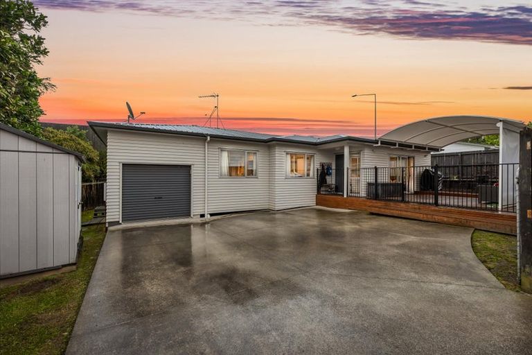 Photo of property in 51a Oreil Avenue, West Harbour, Auckland, 0618