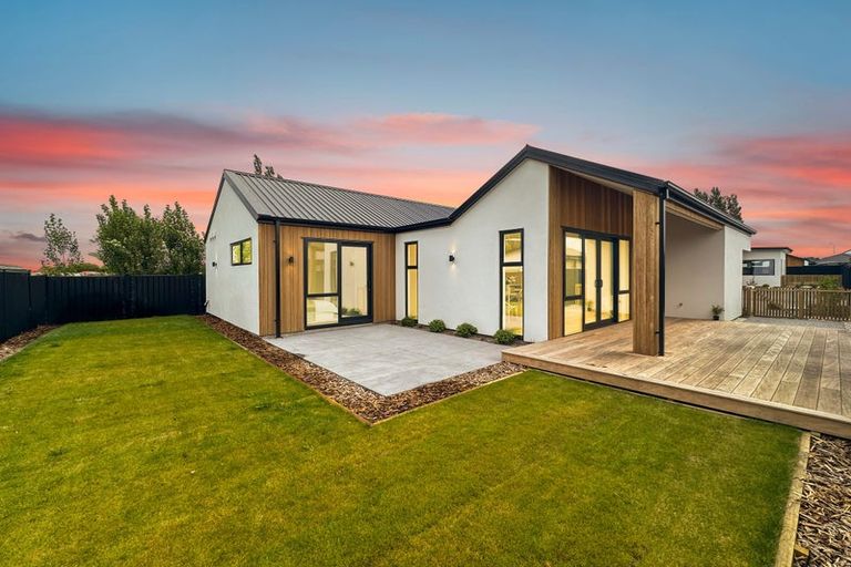 Photo of property in 16 Elsie Lange Way, Casebrook, Christchurch, 8051