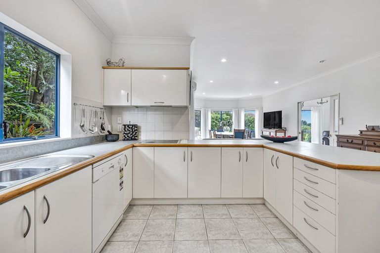 Photo of property in 19 Belleaire Court, West Harbour, Auckland, 0618